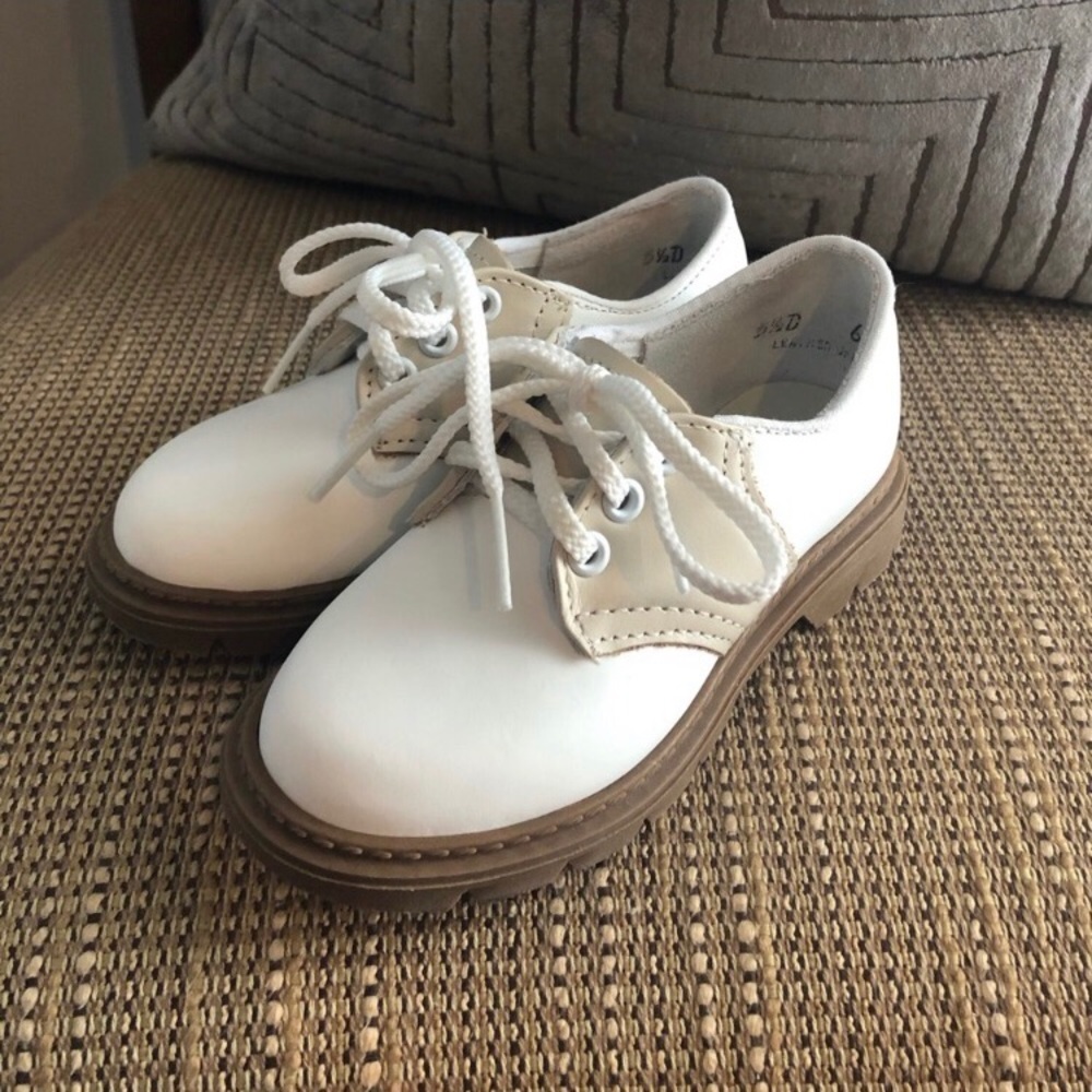 Saddle shoes